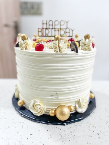 The YELLOWBLISS cake - Available in Vanilla, Red Velvet, Chocolate, etc.