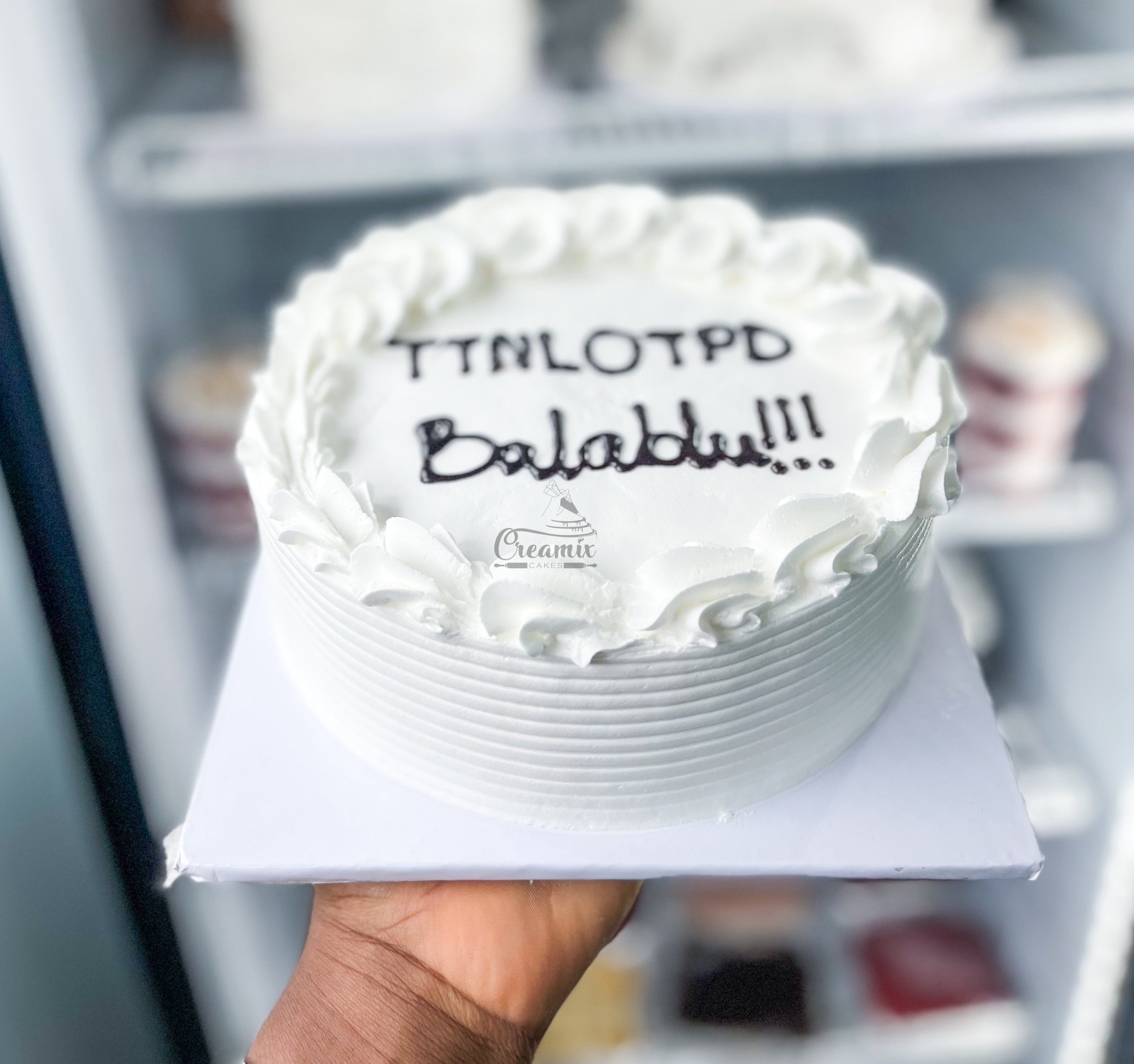 7 inch REGULAR - Available in Vanilla, Red Velvet, Chocolate, etc.