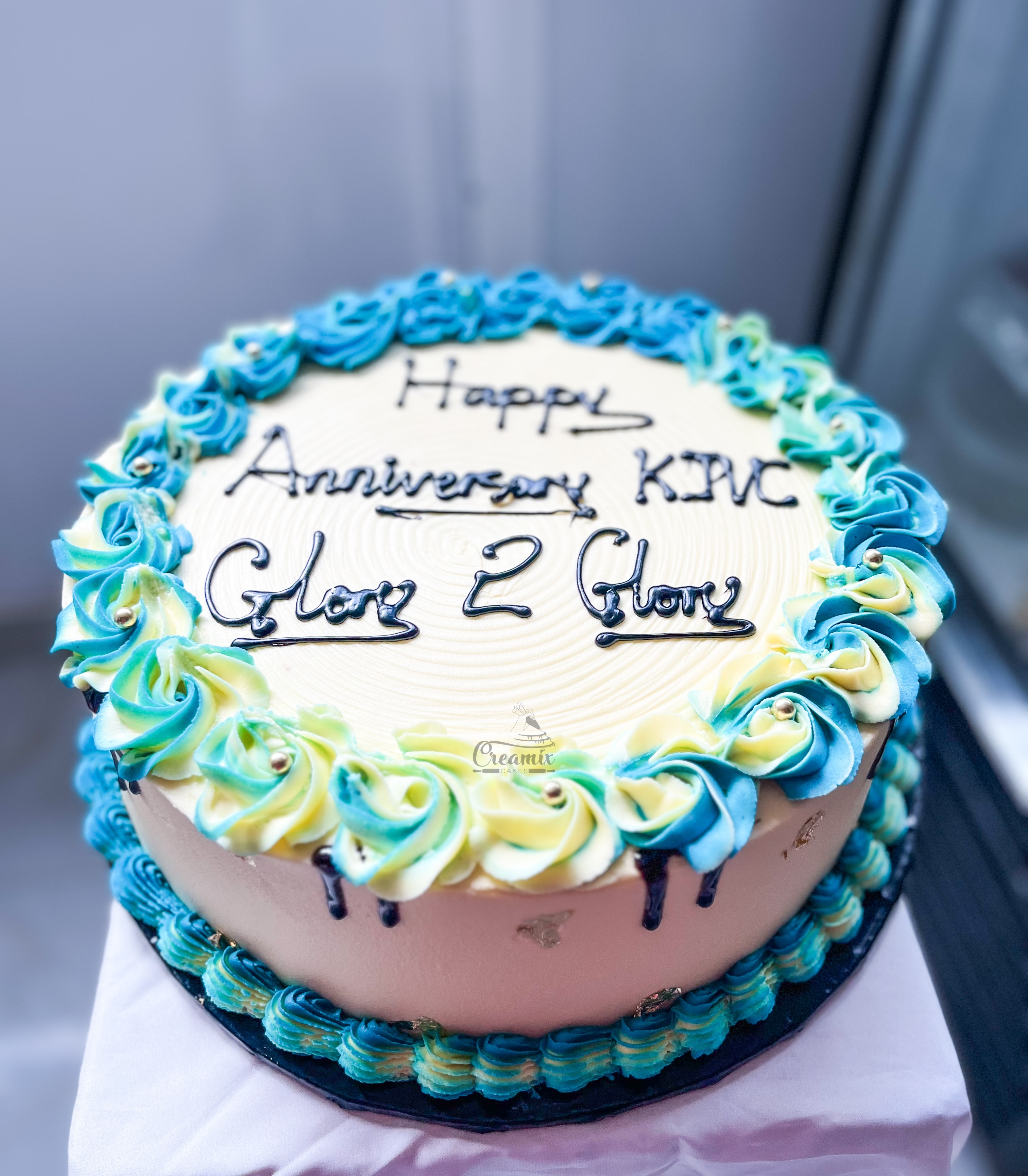 12 inch 2 layers Buttercream - Available in Vanilla, Chocolate, Lemon