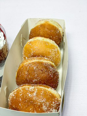 Box of 4 doughnuts