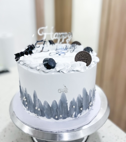 The MIRA cake - Available in Vanilla, Red Velvet, Chocolate, etc.