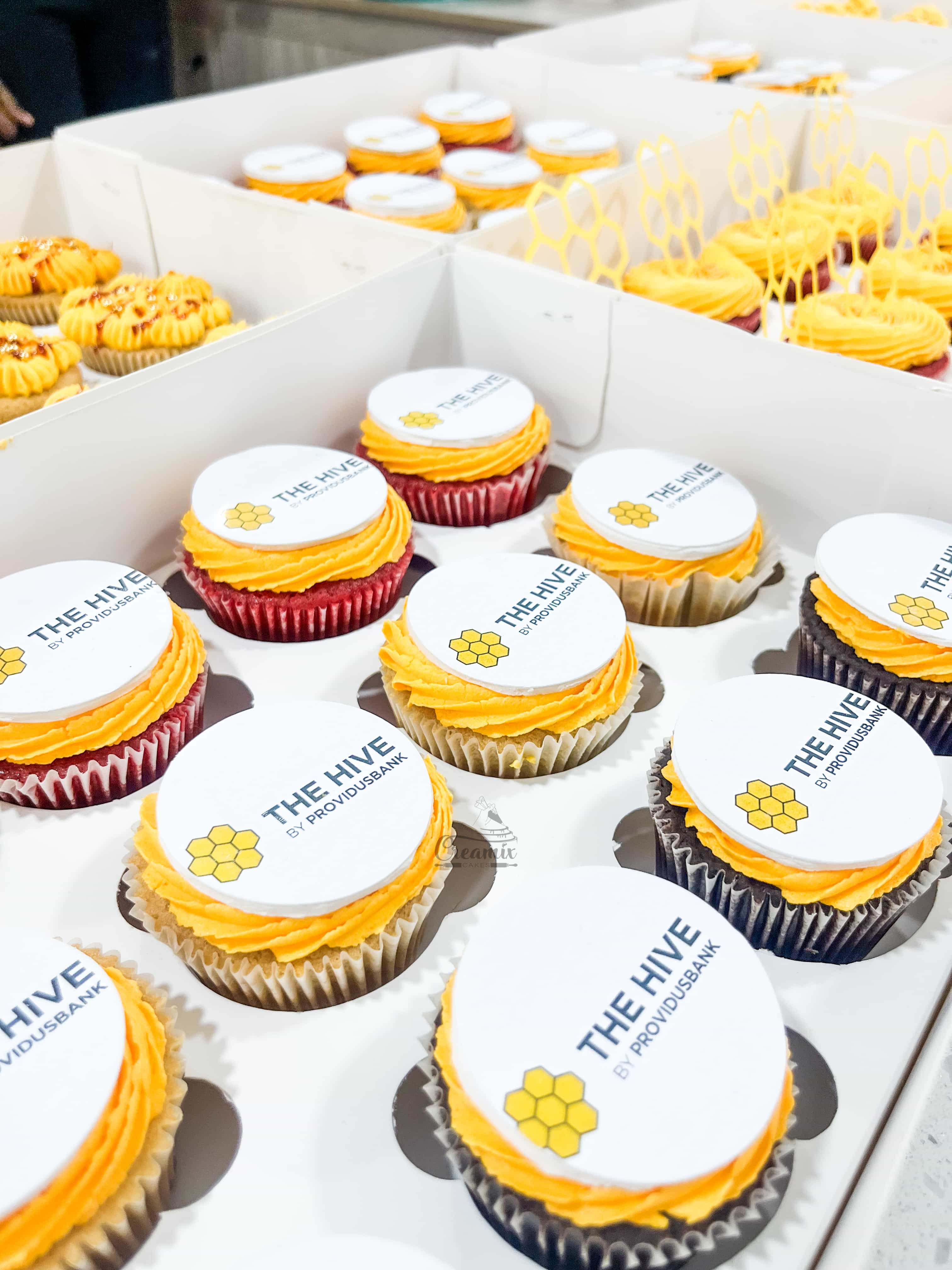 Box of 12 Custom buttercream Cupcakes