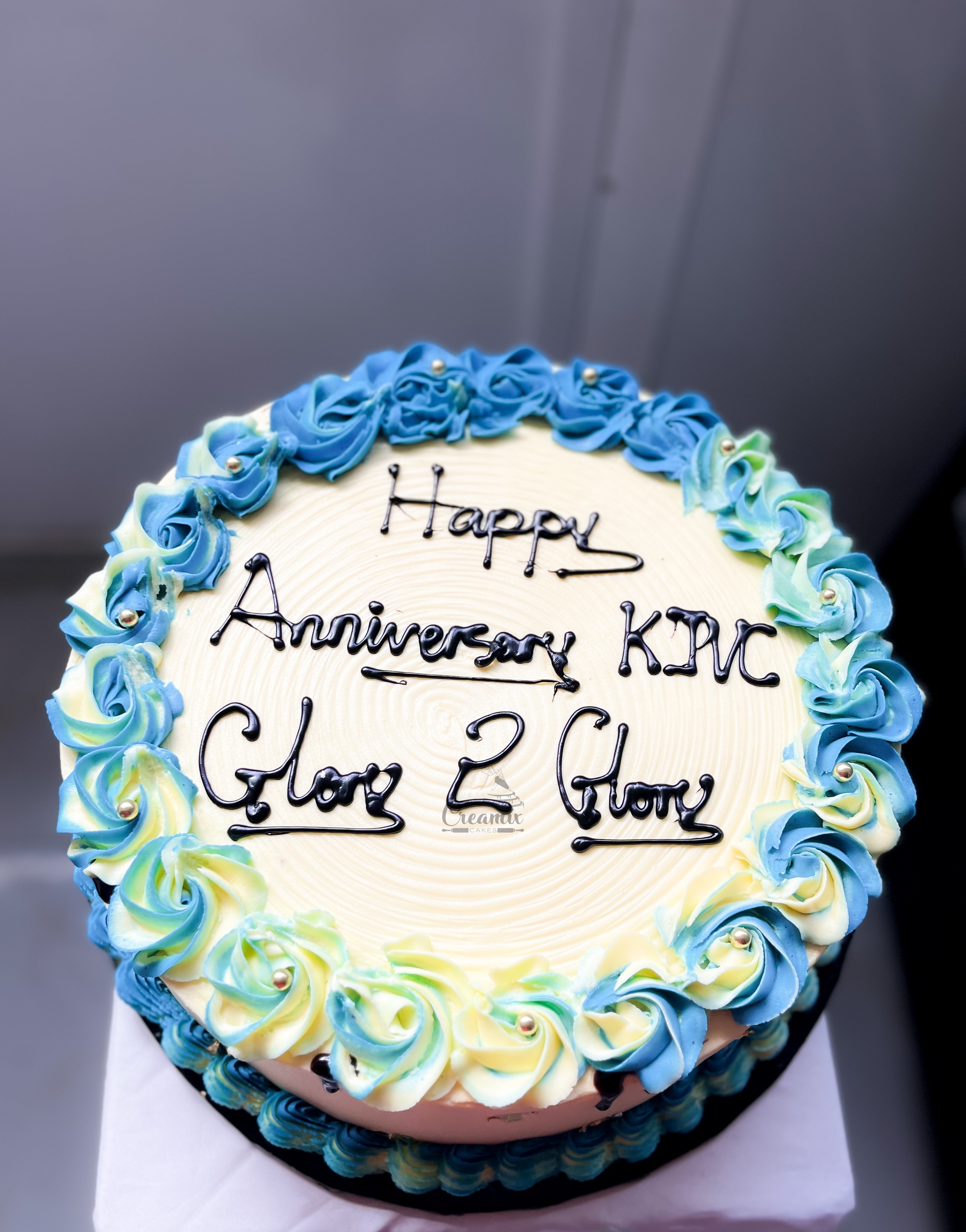 12 inch 2 layers Buttercream - Available in Vanilla, Chocolate, Lemon
